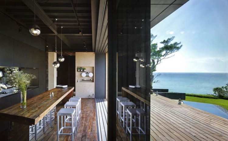 Seaside Taiwanese Home With Local Organic Elements