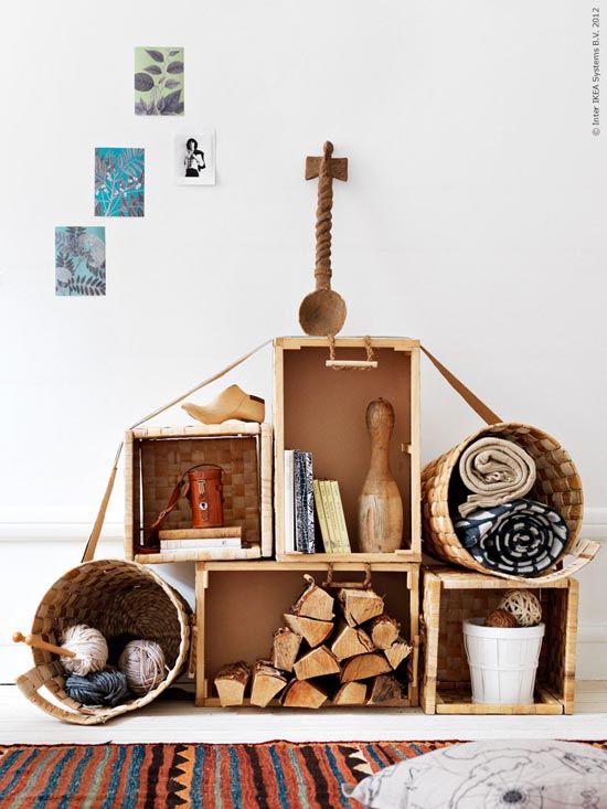 Crates are perfect to create rough-looking, rustic, modular storage systems. Besides, you can quickly modify these systems depending on your needs.