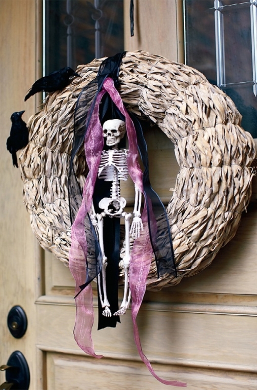 How To Decorate Your Halloween With Skulls And Skeletons