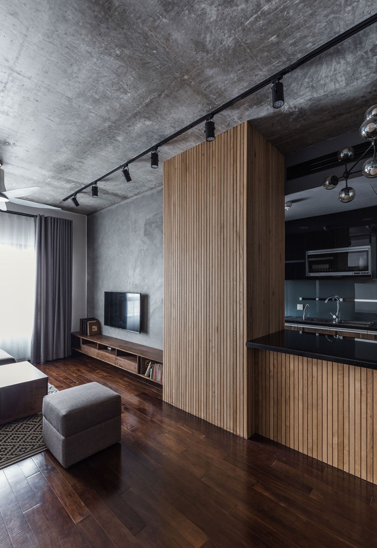Small and stylish apartment with an industrial vibe  4