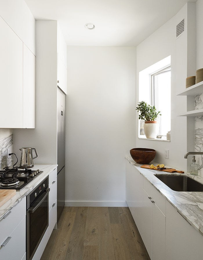 Small but smart minimalist kitchen design  1
