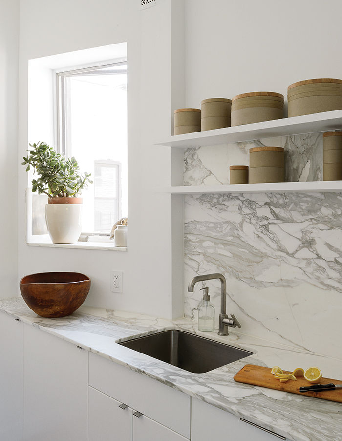 Small but smart minimalist kitchen design  2