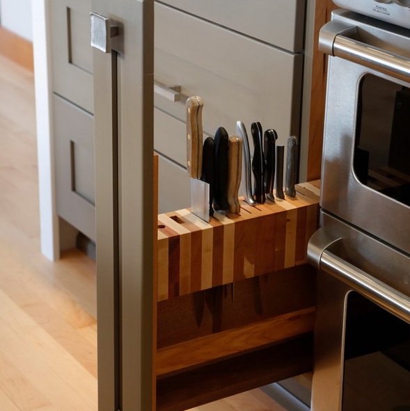 A narrow retracting compartment for storing knives is a smart solution for a kitchen with a bit of unnecessary storage space