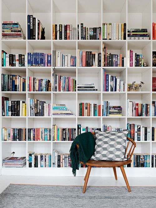 Smart ideas to organize your books at home  27