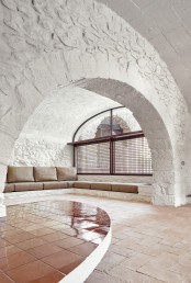 spanish-stone-farmhouse-with-a-labyrinth-character-1