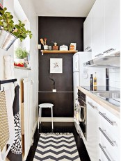 stylish-and-functional-narrow-kitchen-design-ideas-30
