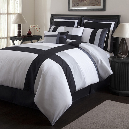 Choosing the right bedding set is also important. Black and white is a great choice for most guys.