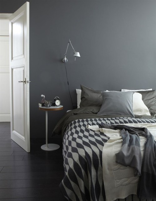 Lovely gray bedroom design with a cool bedding. As you can see interesting patterns work miracles.