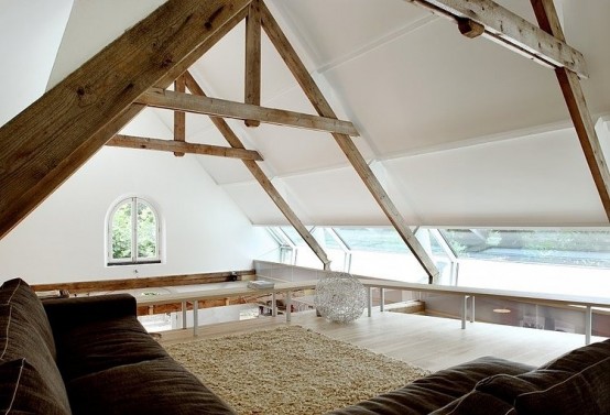 Stylish And Simple Family Residence Of An Old Barn