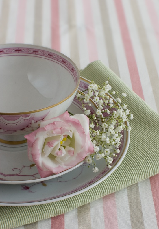 floral print porcelain, a green napkin and some flowers