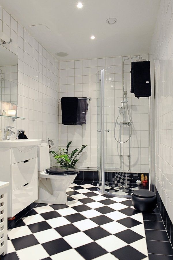 Black and white checkered flooring is a perfect way to add a creative touch to a simple bathroom desing.