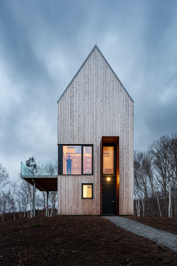 Tall and narrow wooden cabin in nova scotia  9
