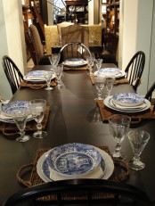 woven placemats add a rustic touch and elegant blue and white porcelain is all about chic, great for Thanksgiving