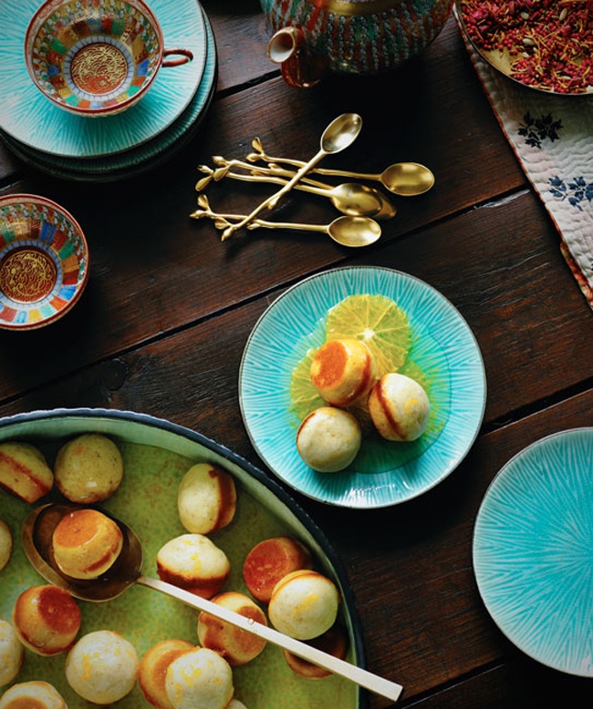 Spruce up your traditionally fall colored table setting with turquoise plates and chargers for a fresh look