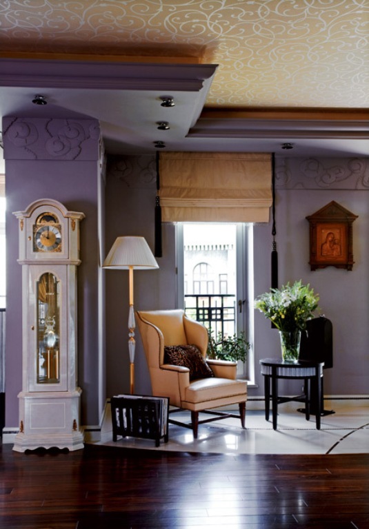 Traditional And Art-Deco Apartment With Lilac And Plum Violet Interior