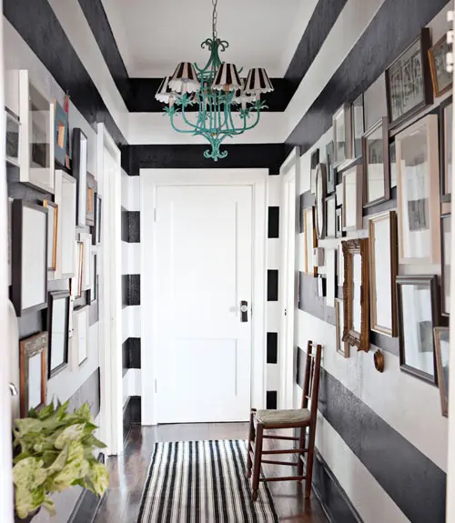 10 Traditional Black And White Hallways