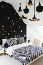 geometric bedding is always a nice choice for a stylish bedroom