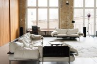 uncluttered-artists-loft-in-neutral-colors-1