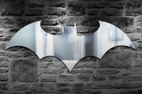 a Batman-inspired mirror is a lovely idea for a kid’s room or a man cave, it will make you feel like a super hero