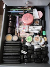 ways-to-organize-your-makeup-and-beauty-products-like-a-pro-23