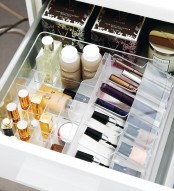 ways-to-organize-your-makeup-and-beauty-products-like-a-pro-33
