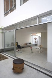 White Cube House On A Long And Narrow Lot