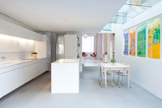 Gallery-Like Almost Completely White Living Space – Vitt Hus by Studio Octopi
