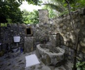 an outdoor bathroom fully made of stone is a cool idea to feel closer to nature and more outdoorsy