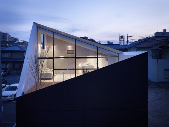 Modern and Minimalist Wrap House by Japanese Architects
